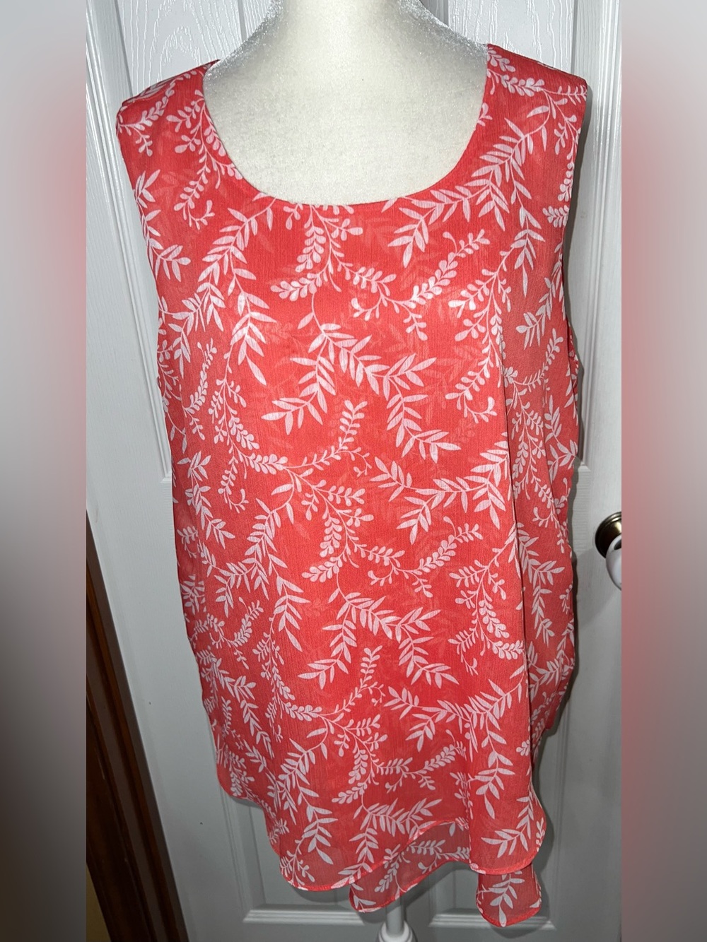 (NWOT) [READ] Lightweight Tank Top Sleeveless Blouse Coral Botanical M (Like L)